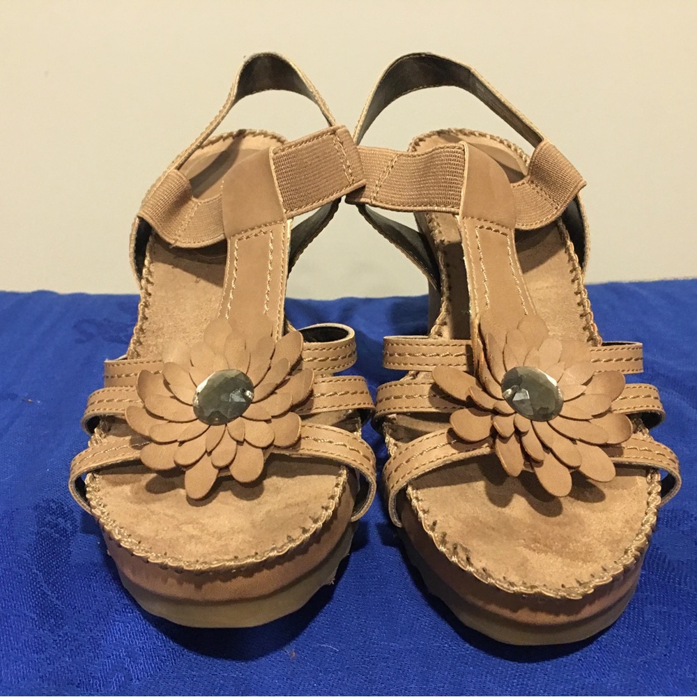 Flower power beige woven slip on wedges
